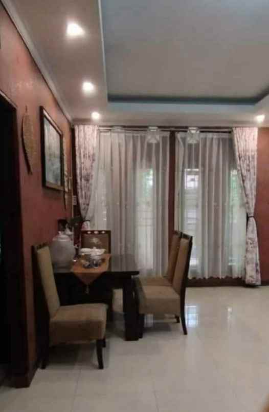 dijual rumah perumahan jatinegara indah