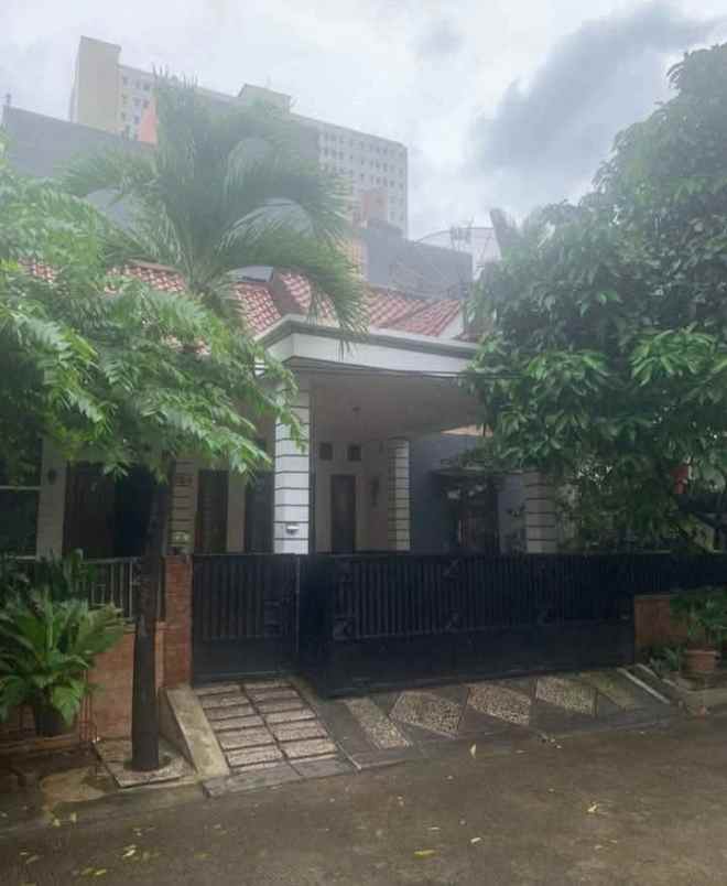 dijual rumah perumahan jatinegara indah