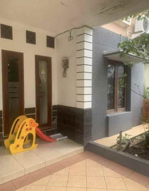 dijual rumah perumahan jatinegara indah