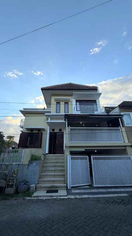 dijual rumah perumahan landungsari dau