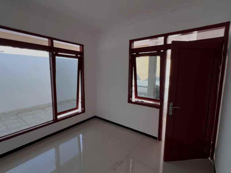 dijual rumah perumahan rungkut harapan