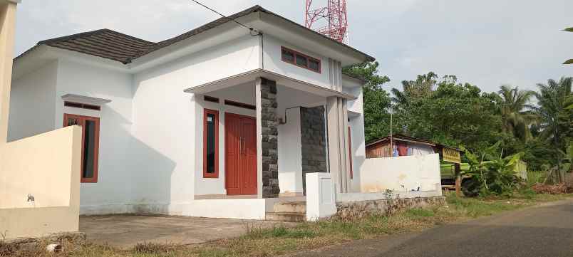 dijual rumah perumahan villa raya