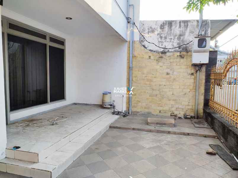 dijual rumah petemon