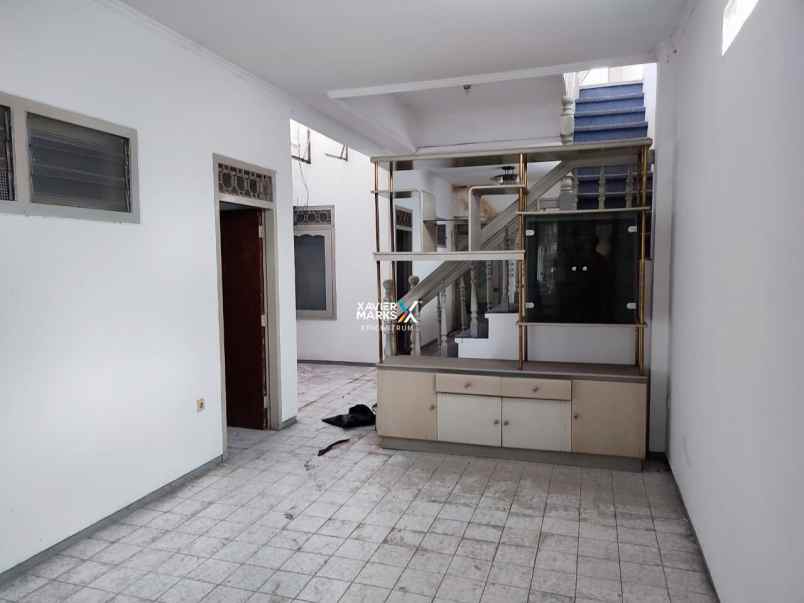 dijual rumah petemon