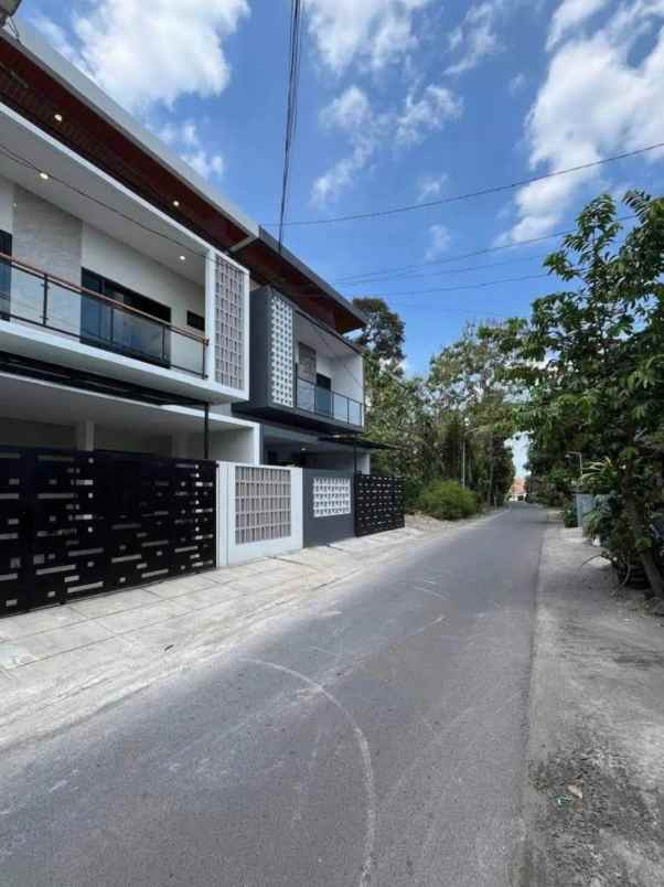 dijual rumah ploso kuning minomartani