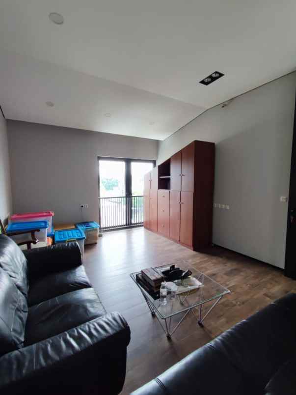 dijual rumah pulo nangka kayu putih