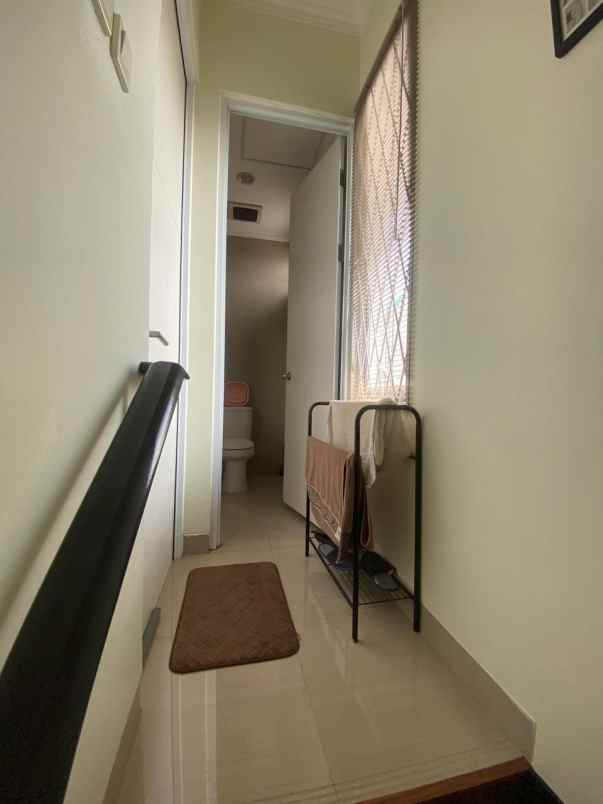 dijual rumah rapi siap huni di citraland cibubur