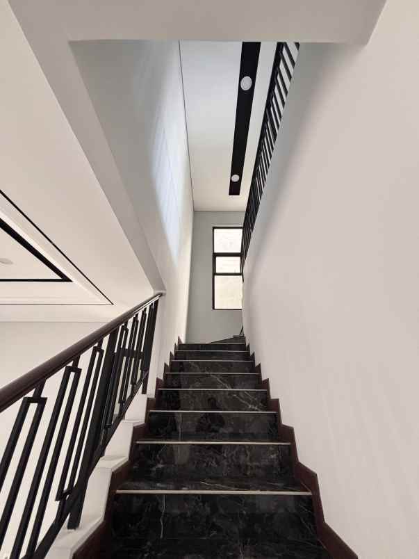 dijual rumah rumah citraland woodland