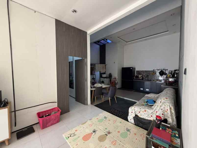 dijual rumah rumah valencia puri surya