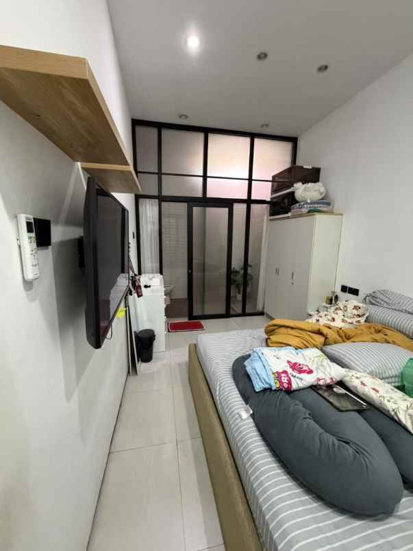 dijual rumah rumah valencia puri surya