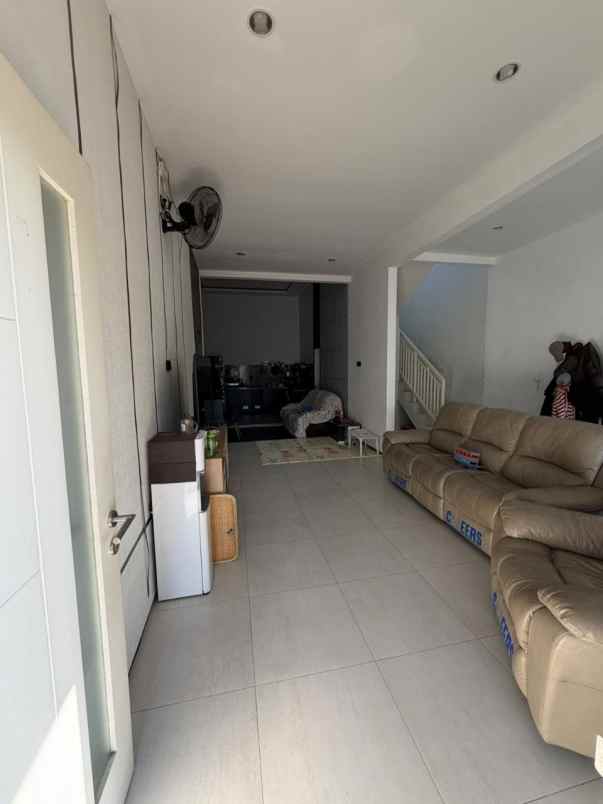dijual rumah rumah valencia puri surya