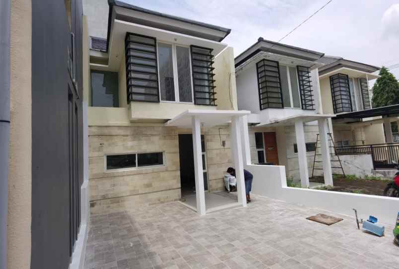 dijual rumah rungkut madya