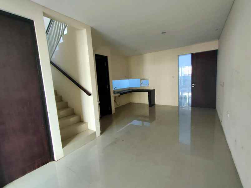 dijual rumah rungkut madya