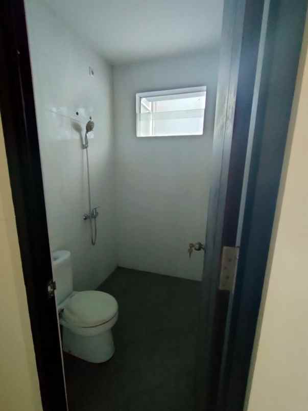 dijual rumah rungkut madya