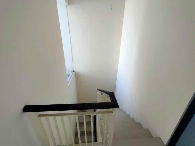 dijual rumah rungkut madya