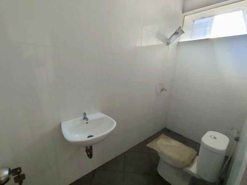 dijual rumah rungkut madya