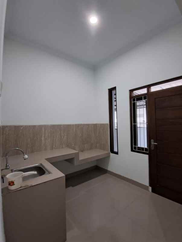 dijual rumah sambilegi