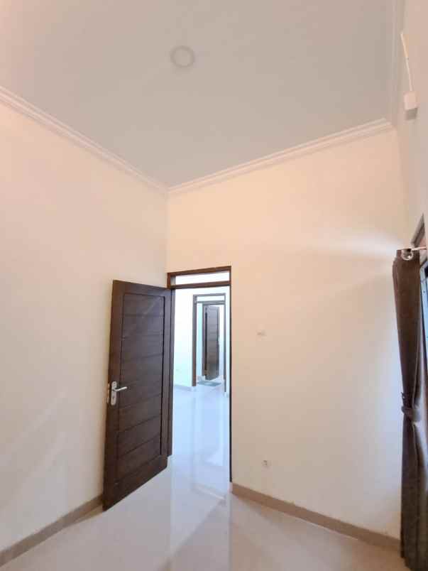 dijual rumah sambilegi