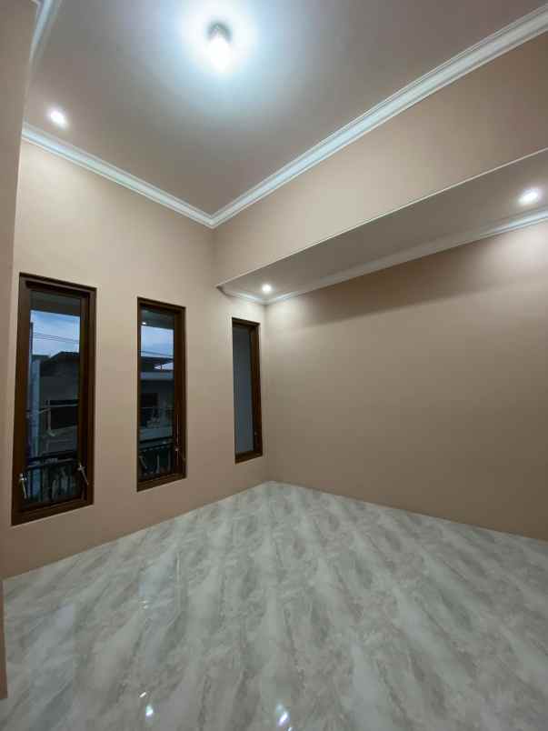dijual rumah sawojajar