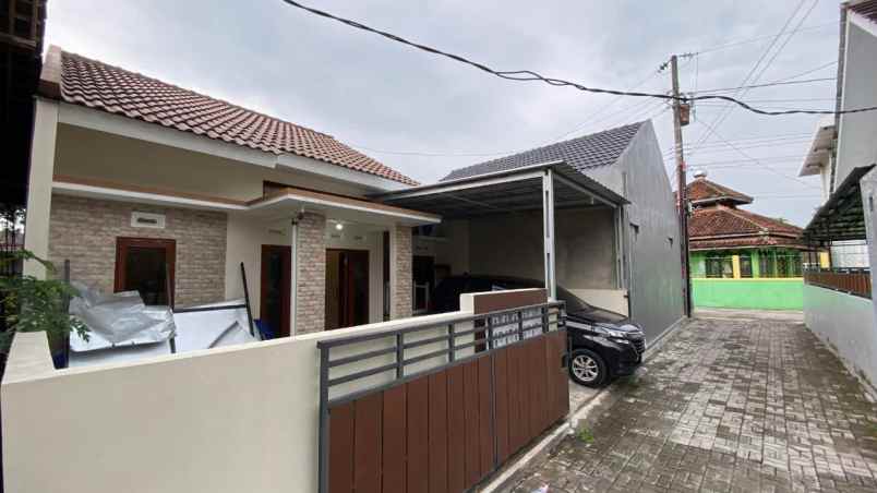 dijual rumah sednagtirto