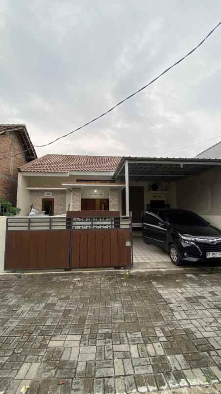 dijual rumah sednagtirto