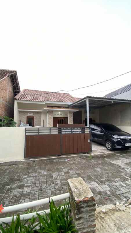 dijual rumah sednagtirto