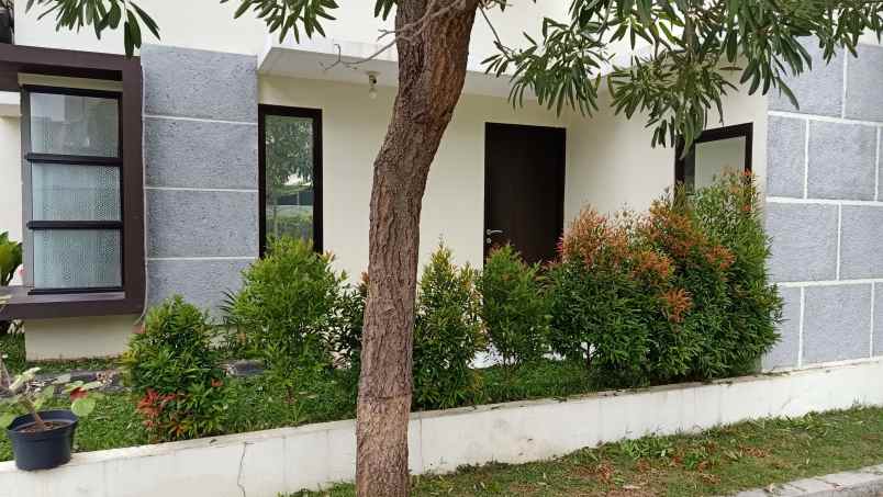 dijual rumah semi industrial