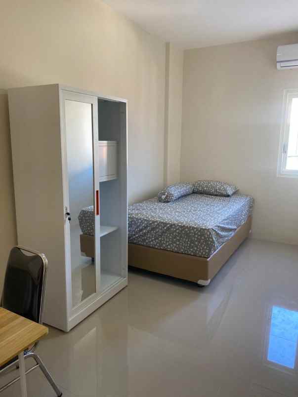 dijual rumah semolowaru selatan