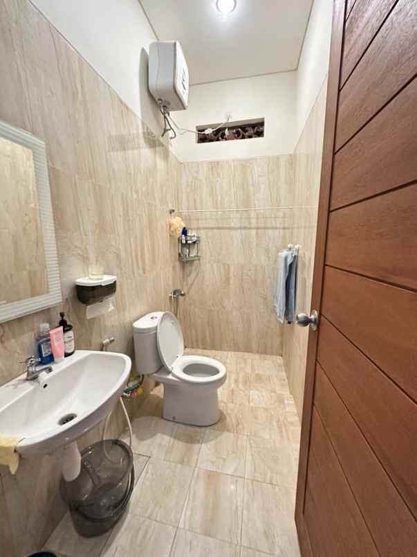 dijual rumah sidakarya renon