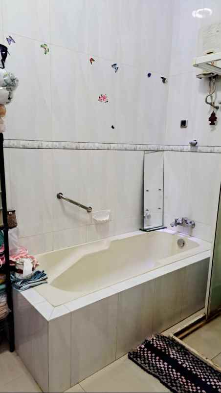 dijual rumah simpang darmo permai selatan