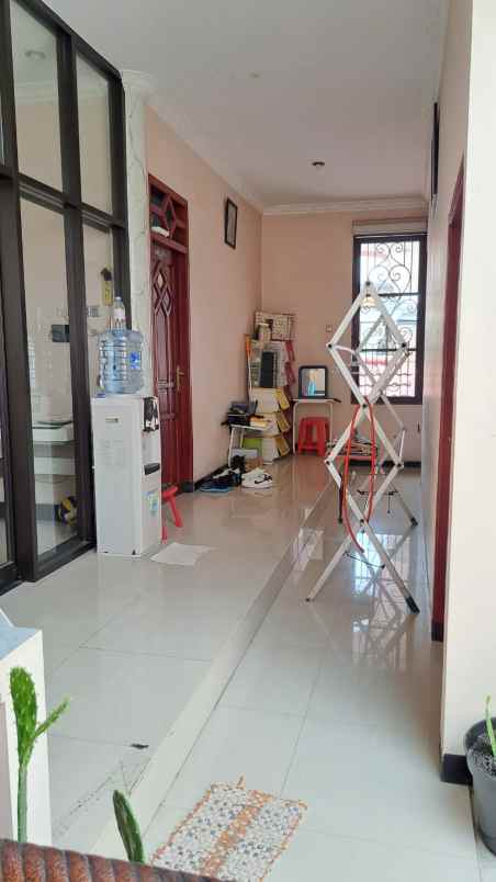dijual rumah simpang darmo permai selatan