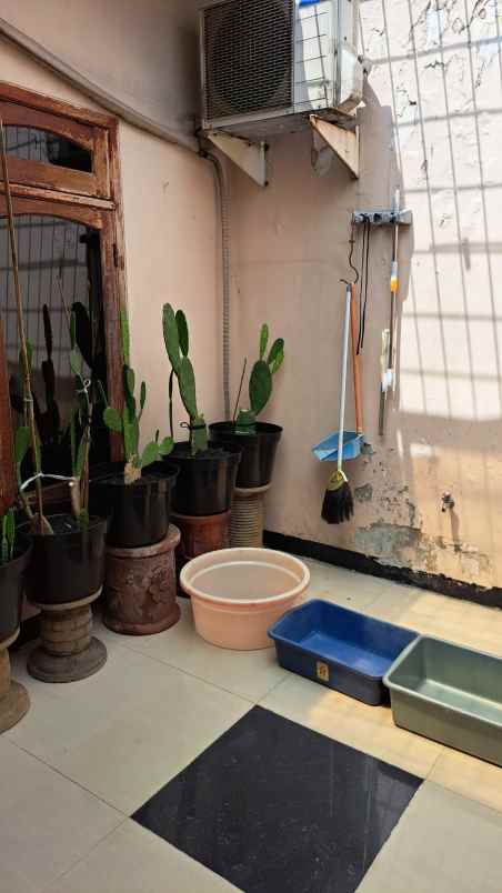 dijual rumah simpang darmo permai selatan