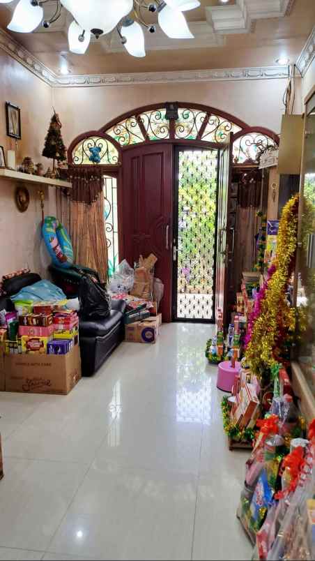 dijual rumah simpang darmo permai selatan