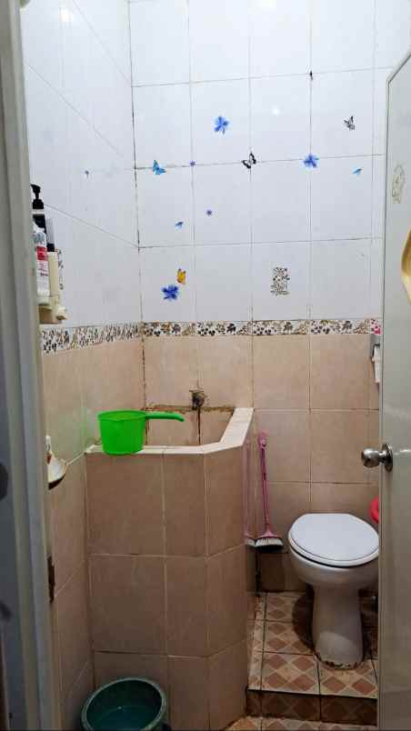 dijual rumah simpang darmo permai selatan