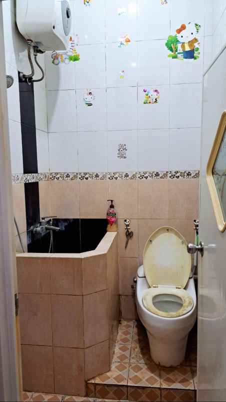 dijual rumah simpang darmo permai selatan