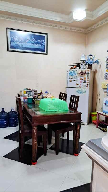 dijual rumah simpang darmo permai selatan