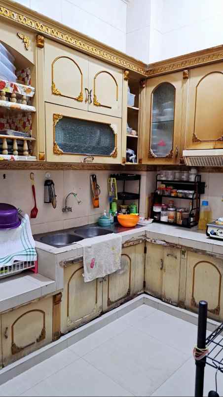 dijual rumah simpang darmo permai selatan