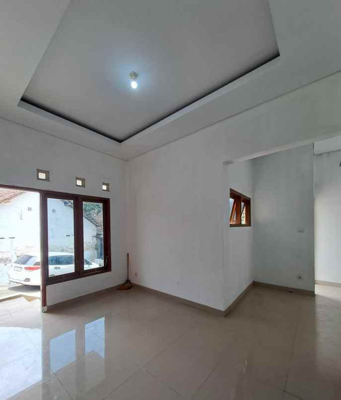 dijual rumah slwman
