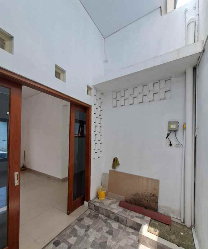 dijual rumah slwman