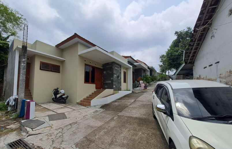 dijual rumah slwman