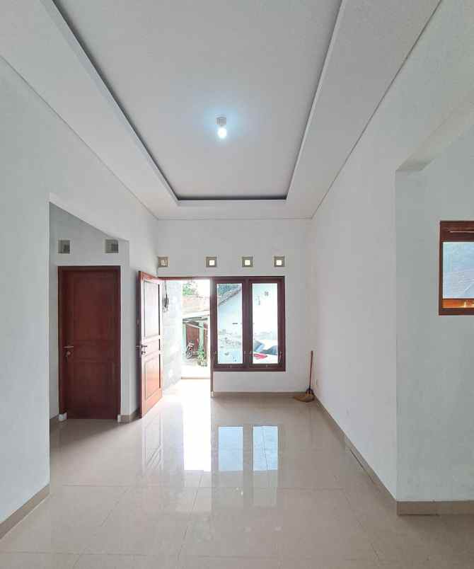 dijual rumah slwman