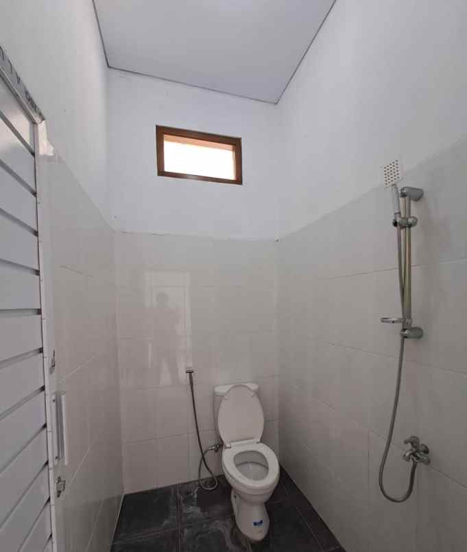 dijual rumah slwman