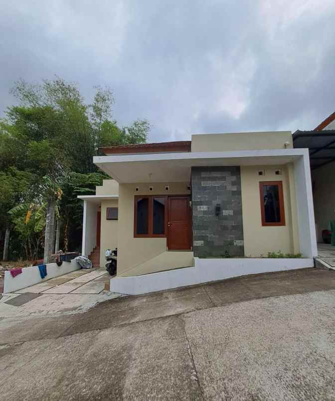 dijual rumah slwman