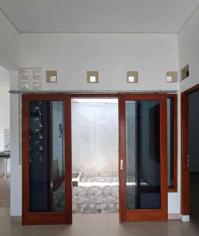 dijual rumah slwman