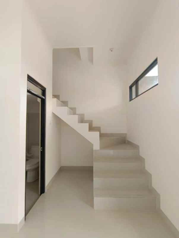 dijual rumah strategis di gland ciwastra park