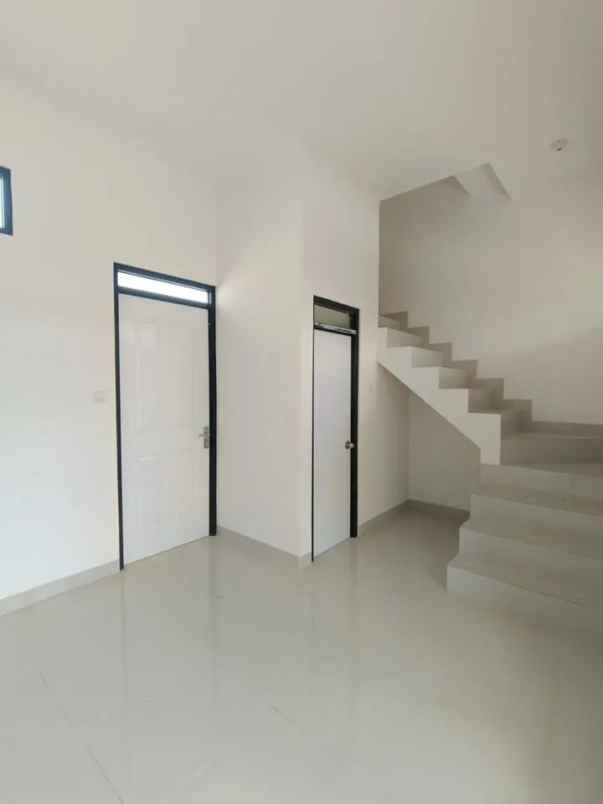 dijual rumah strategis di gland ciwastra park