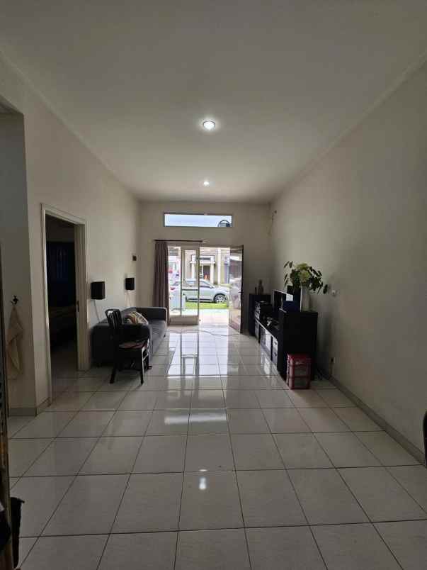 dijual rumah suvarna sutera cikupa