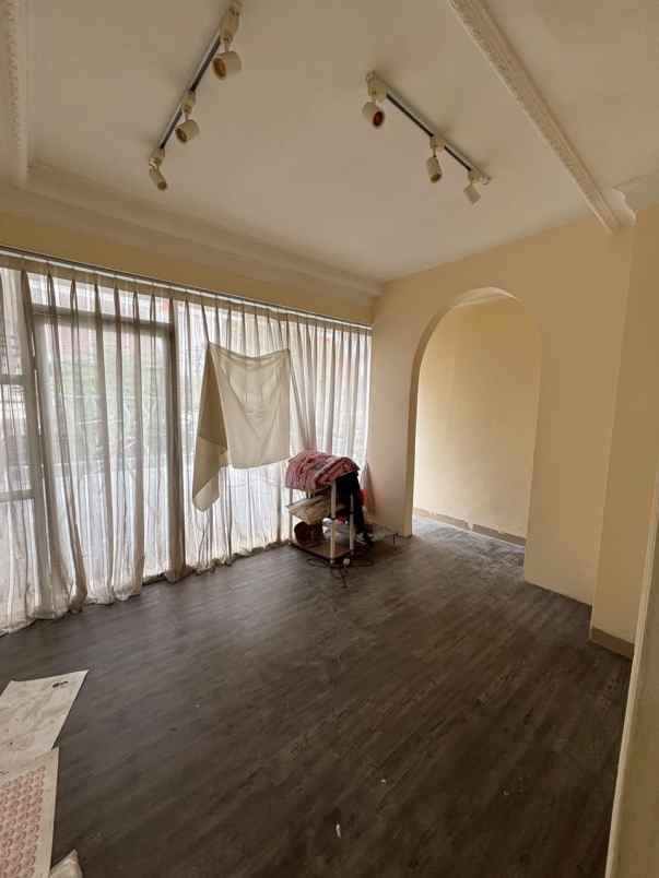 dijual rumah taman palem lestari
