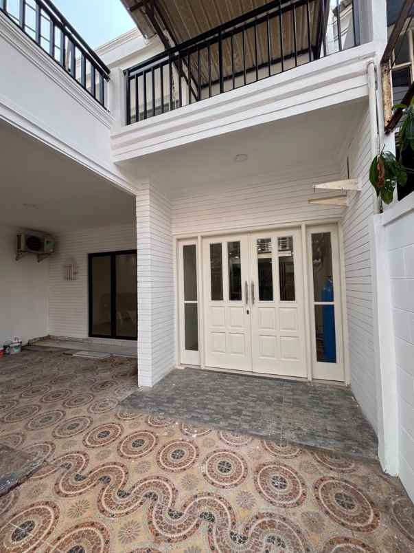 dijual rumah taman palem lestari