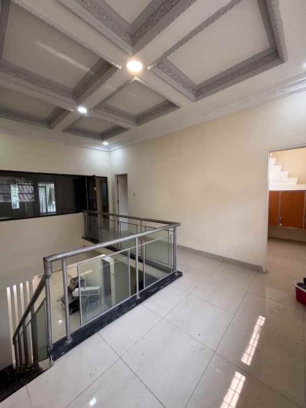 dijual rumah taman palem lestari
